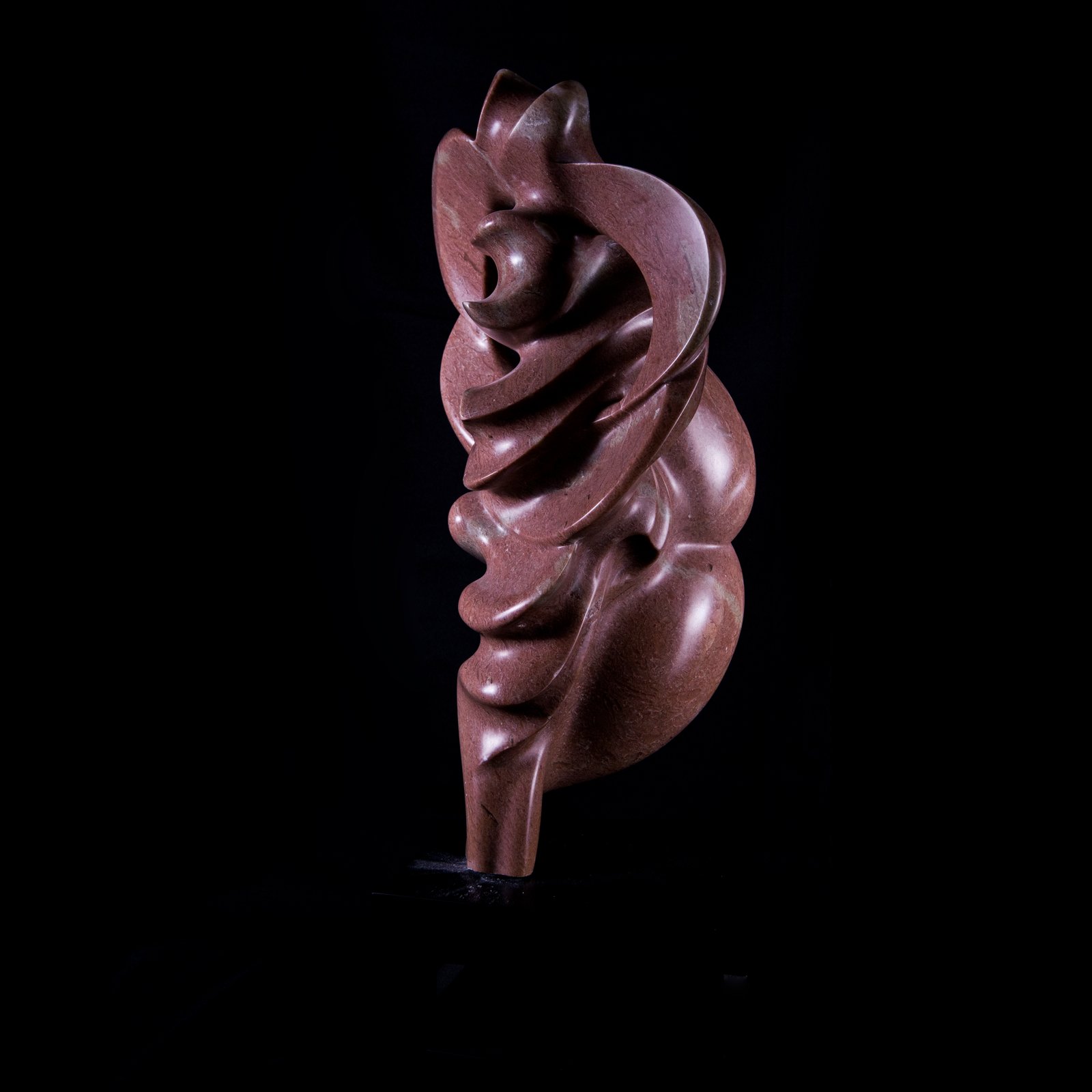 Beeld van rood Albast