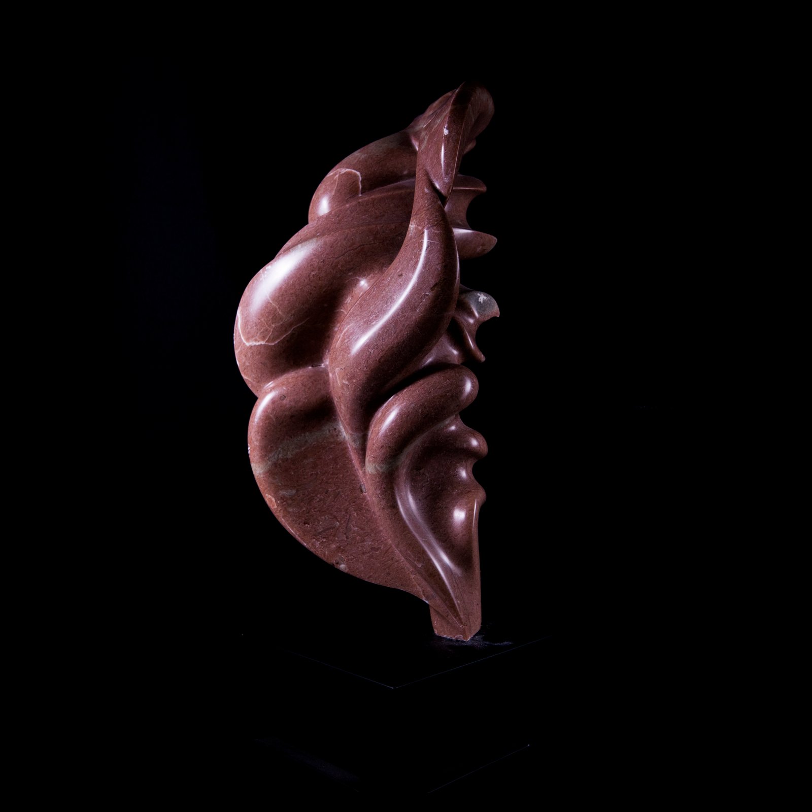 Beeld van rood Albast