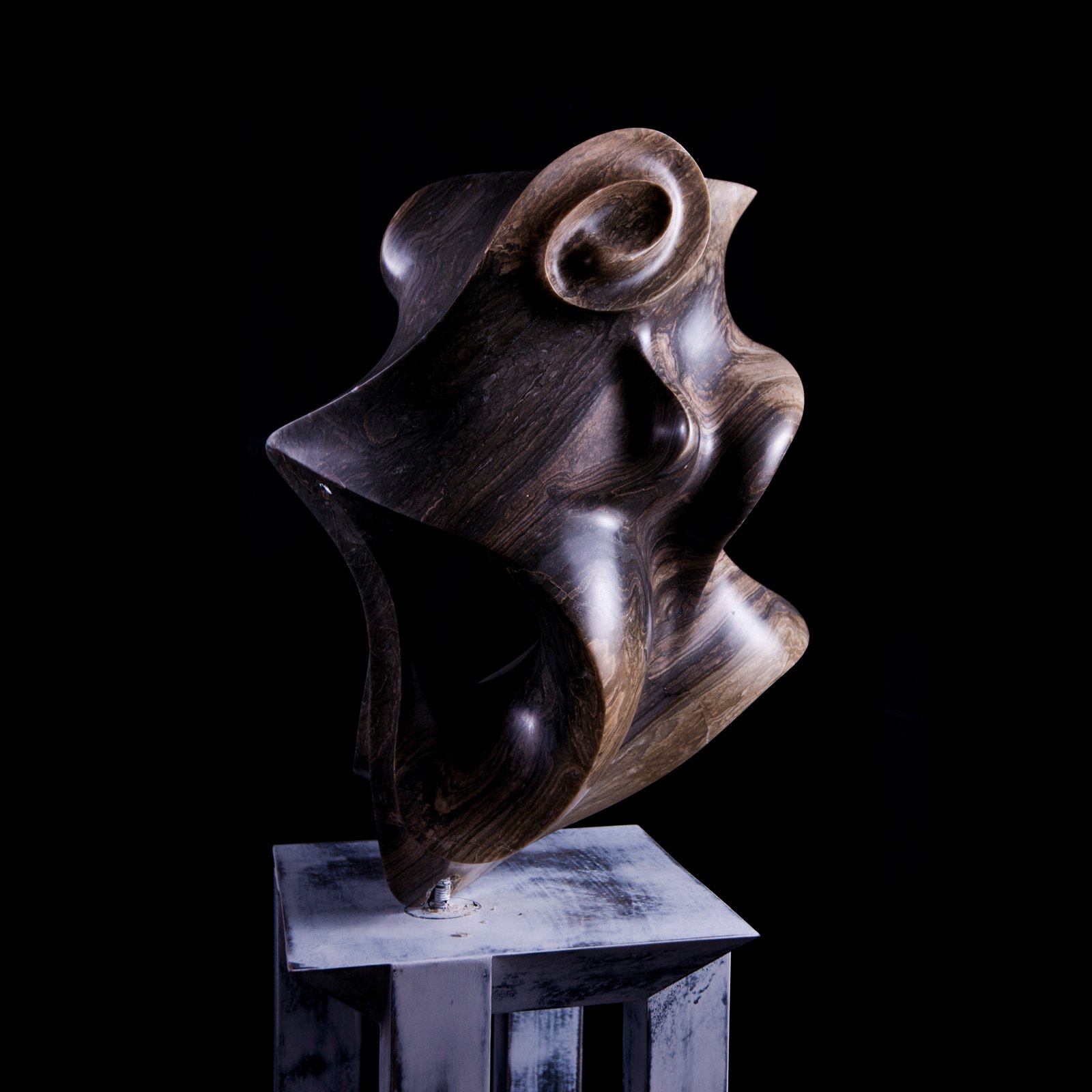 Beeld van bruin Albast