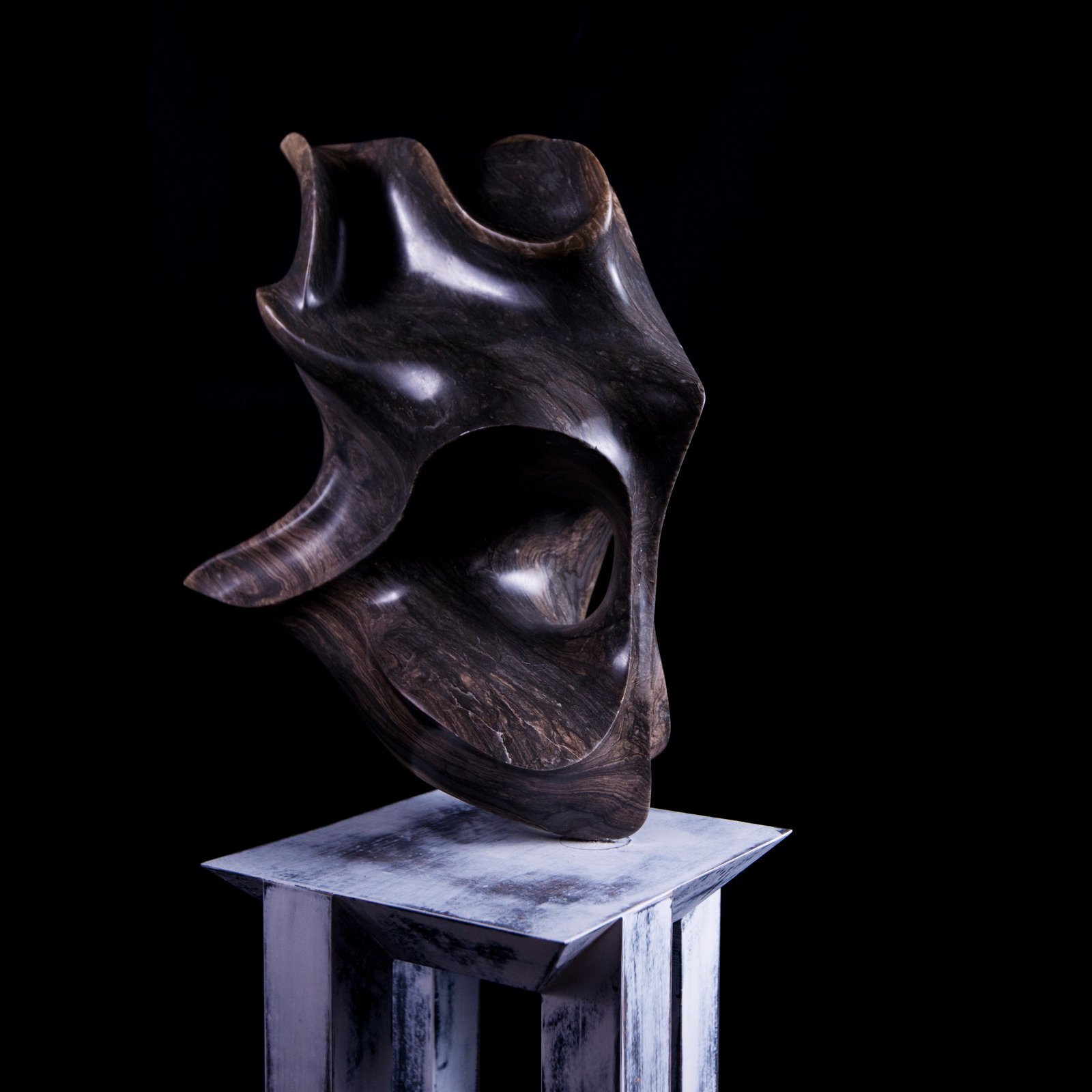 Beeld van bruin Albast